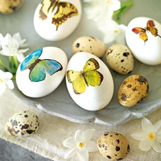 Decorate-eggs-with-temporary-tattoos